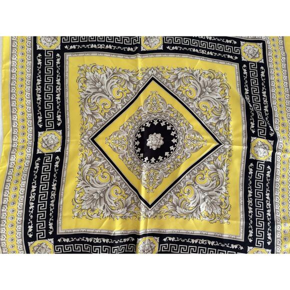 Versace Barocco Print Shawl Scarf Black Yellow Gold, 100% Silk, Large - Picture 4 of 4